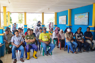 PT Semen Tonasa Mengadakan Program Pembinaan di Desa Taraweang dengan Menyalurkan Bantuan Berupa 50 Pompa Electric Sprayer