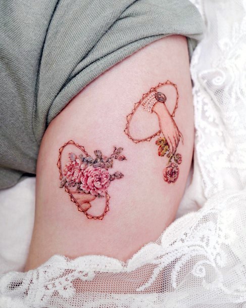 30 ideias de tatuagens de pingente para mulheres que amam joias