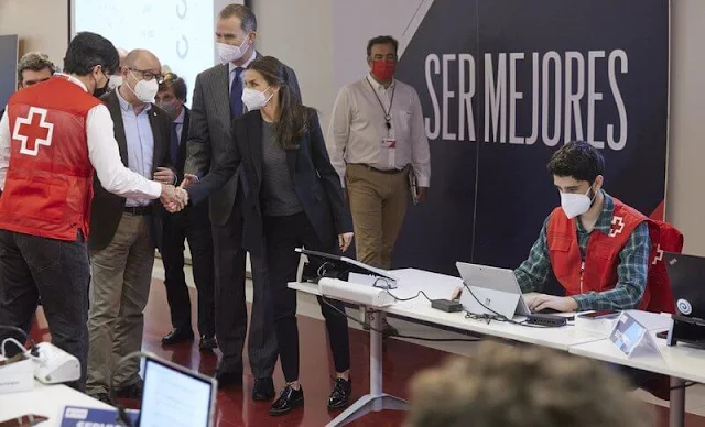 Queen Letizia and King Felipe visited the crisis unit for Ukraine of the Spanish Red Cross at Red Cross headquarters