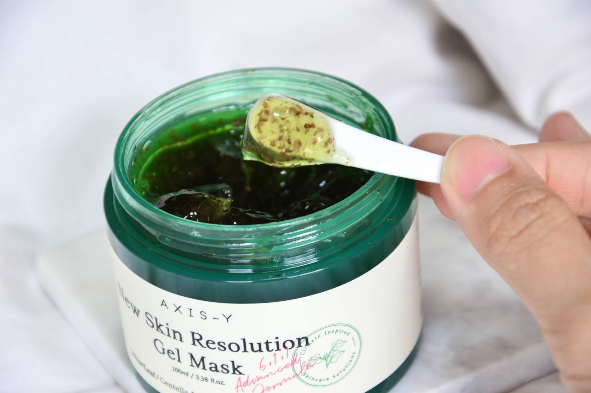 Moisturising gel mask