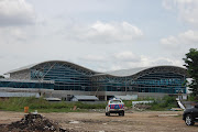 BANDARA JAMBI TERMINAL BARU LIHAT DARI JAUH.Fotofoto Rosenman Saragih . (bandara jambi terminal baru lihat dari jauh)