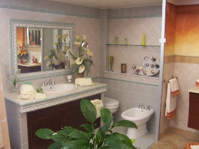 baño con plantas