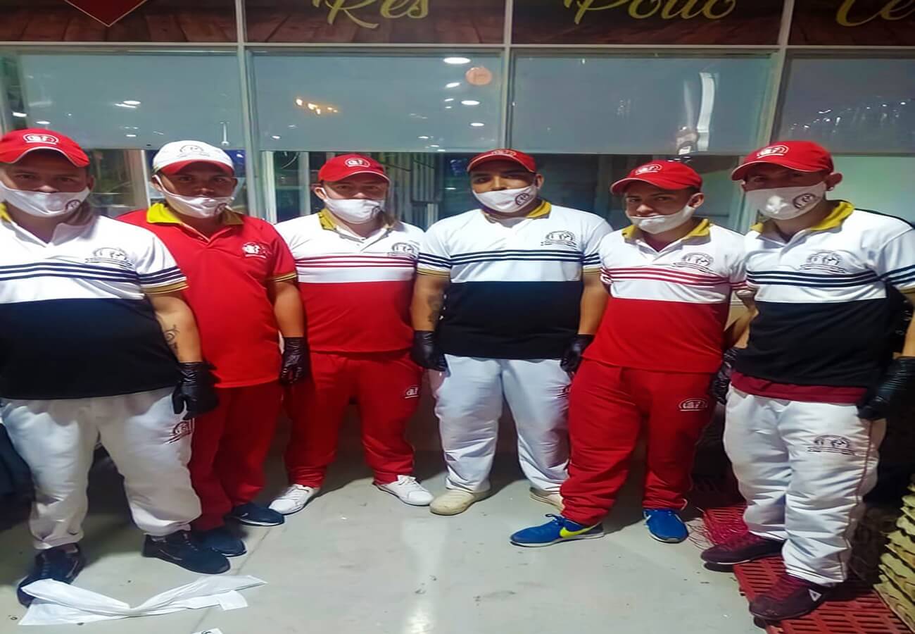 Uniformes personalizados al por mayor