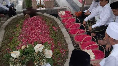 Ribuan Jamaah Tahlilan 7 Hari Wafatnya Gus Sholah di Tebuireng