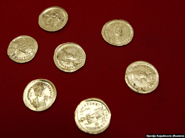 Χρυσά νομίσματα, πλακάκια, γλυπτά από νεφρίτη, μωσαϊκά και νωπογραφίες, όπλα και τα λείψανα πέντε μάλλινων μαμούθ παρουσιάζονται στο μουσείο στο Kostolac.