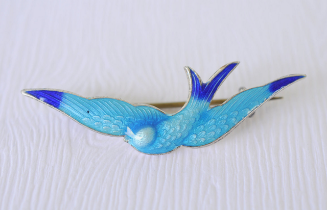 antique bird brooch #antique #bird #brooch #jewelry #sapphire