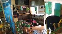 Dampak Banjir Dikampung Kessie Dusun Sekkang Desa Mariorilau, Babinsa Koramil 1423-05/Marioriwawo Rem 141/Tp Dam XIV/Hsn Bantu Warga Bersihkan Rumah