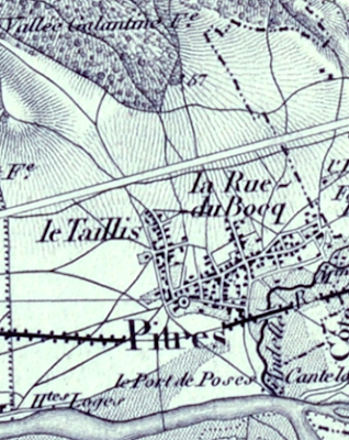 Pîtres Second Empire - La carte d'Etat-major, souvent dite carte de 1852, est la première à couvrir l'ensemble de la France depuis celle des Cassini au XVIIIe. Celle-ci est en fait postérieure, comme le montre la présence de la voie ferrée. On y remarque ce centre vide, dans le carré ouvert des rues du Taillis, Bourgerue et du Bosc.