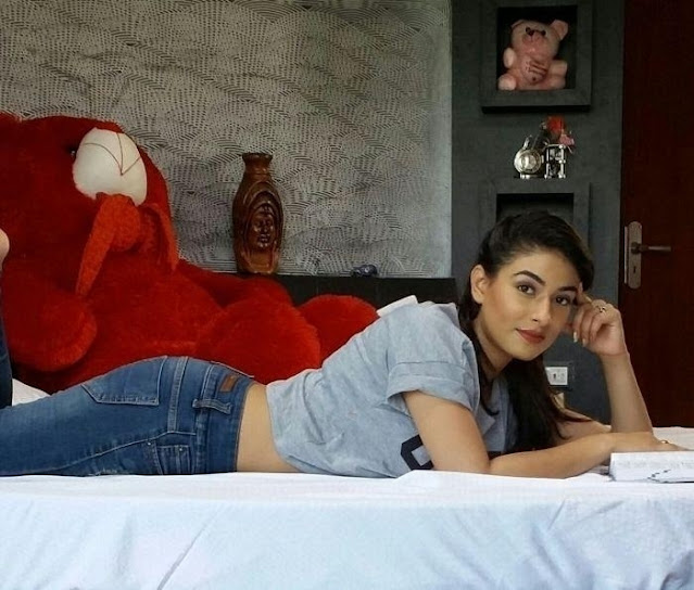 Bollywood actress Misty Bharadwaj insta pics