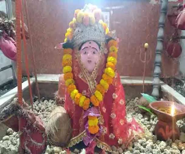  प्रसाद के रूप में देवी माता को चढ़ाया जाता है कंकड़-पत्थर
