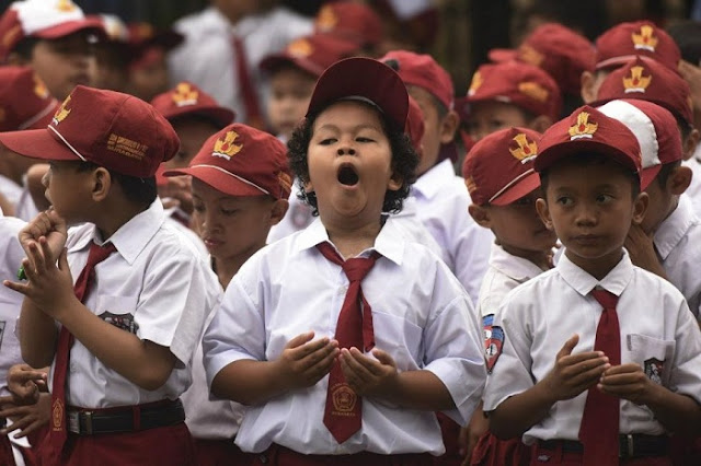 Dari yang Kocak Sampai yang Menjijikkan, Inilah 15 Kenangan Zaman SD yang Pasti Bikin Kamu Ketawa-tawa Sendiri!