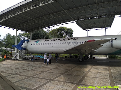 Pesawat di museum transportasi taman mini