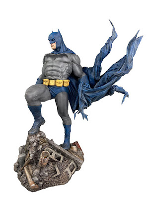 DC Comic Gallery Batman Defiant PVC Diorama
