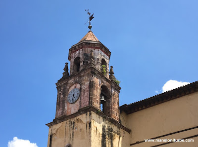 Clock at the Compañía Church in Pátzcuaro