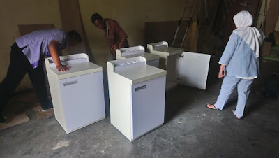 Nakas Untuk Tempat Mini Kulkas