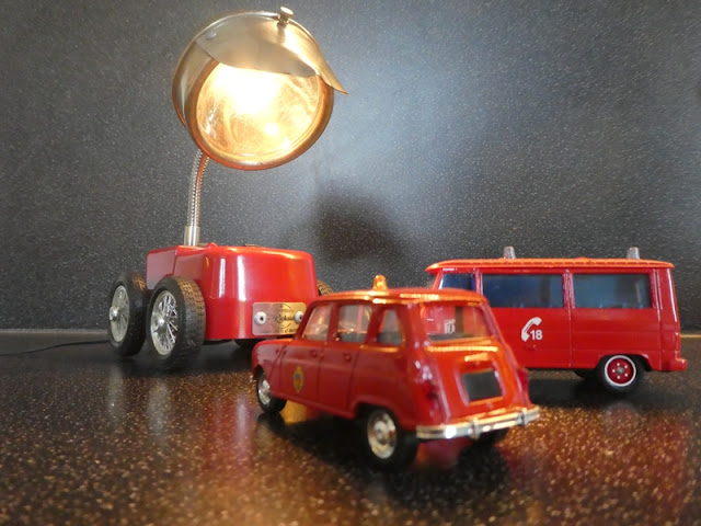 Berretto, casquette, pompier, SDIS JLC, casque pompier, disjoncteur, fiemme, 4L pompier , jouy le chatel, éclairages, lampe, lampesgrichard, richard, grichard, g’richard, g richard, vintage, ancien, retro,  désign, voiture, auto, vélo, moto, tacot, édison, brocante, industriel, loft, atelier, dans le noir, flexible, cocotte, suspension, ampoule