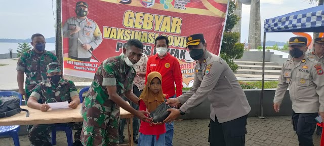 Sinergitas TNI-POLRI bersama Forkopimda Kab Fakfak Dukung Percepatan Vaksinasi Bagi Masyarakat Kab Fakfak