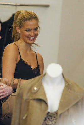 Hot Bar Refaeli Some Sexy Shopping Pictures