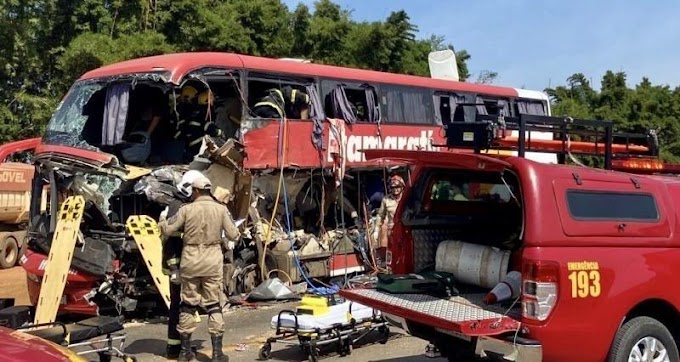 11 pessoas morrem e várias ficam feridas em grave acidente entre ônibus e carreta na BR-163 em Sorriso/MT