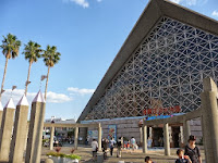 須磨海浜公園内にある水族館は1957（昭和32）年に神戸市立須磨水族館として開園した。