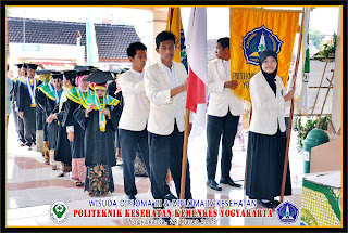 KA. BADAN PPSDMK MEWISUDA 238 LULUSAN POLTEKKES JOGJA PERIODE MARET 2013