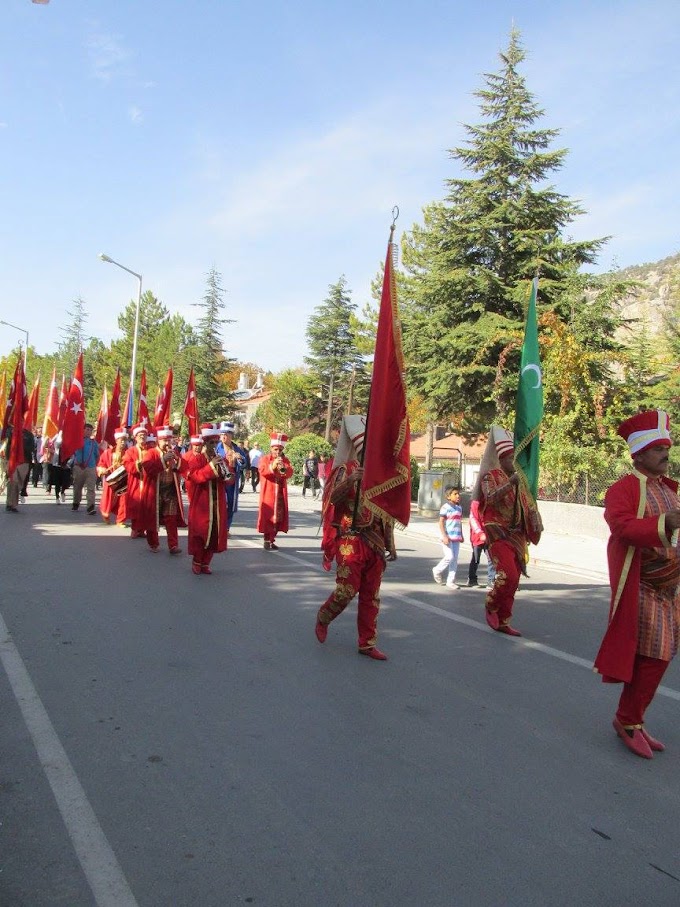 Cumhuriyet Bayramının 93, yıl dönümü İlçemizde düzenlenen törenlerle kutlandı.