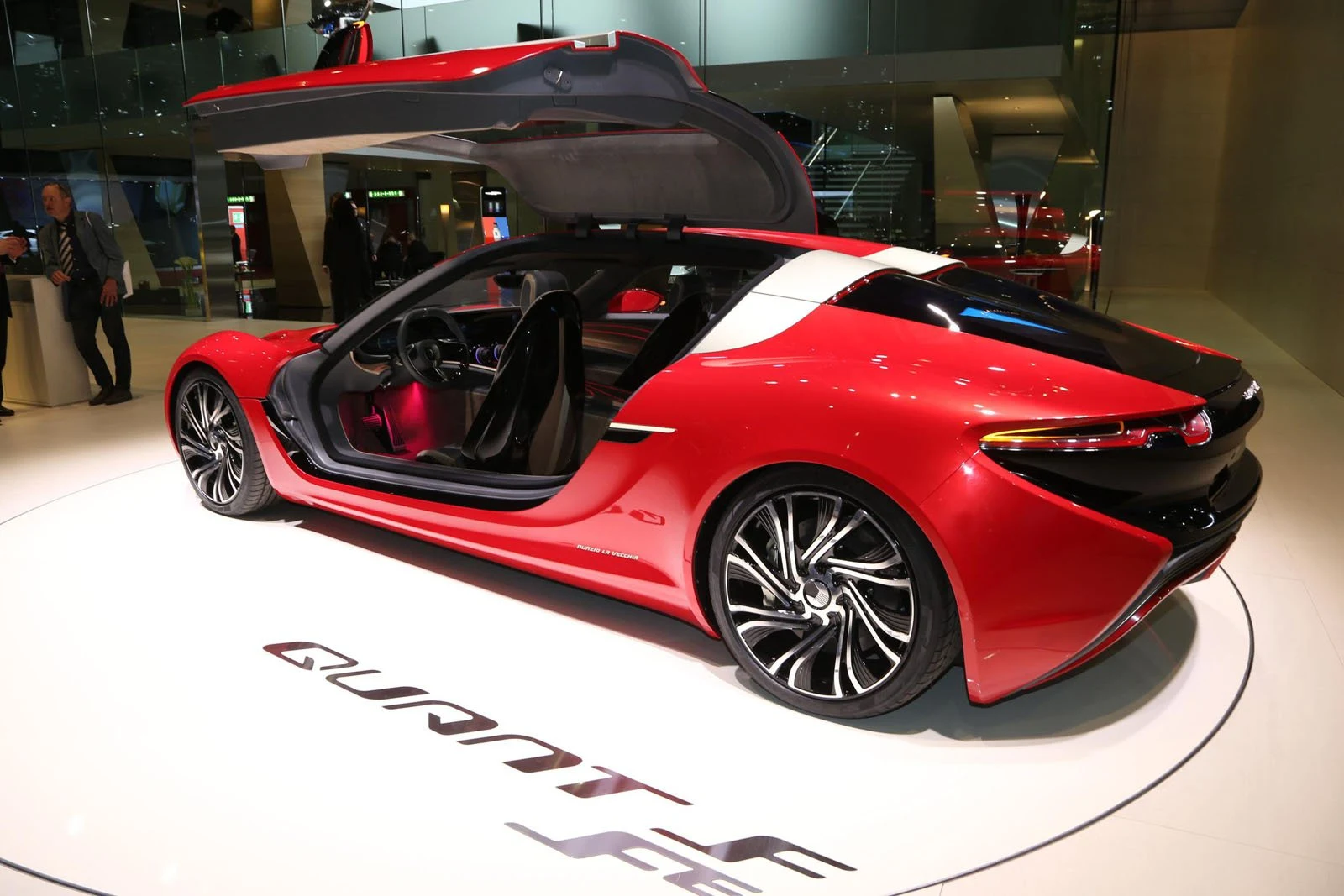 Mãn nhãn với dàn siêu xe hội tụ tại Geneva Motor Show 2016