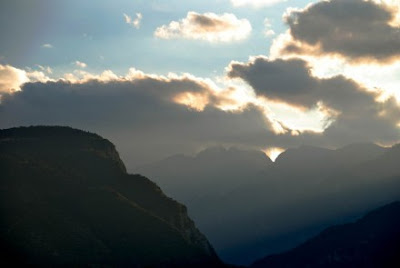 Gunung Olimpus 440x295 7 Gunung Yang Disucikan di Dunia