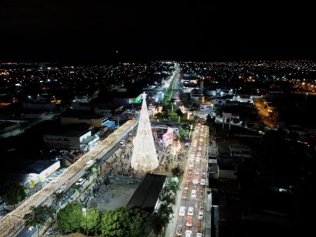 Prefeitura de Senador Canedo inaugura tradicional decoração natalina com chegada do papai Noel e espetáculos