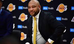 Nuevo entrenador de los Lakers exalta a Dios comenzando su primera conferencia de prensa, «Pongo mi fe en Dios»