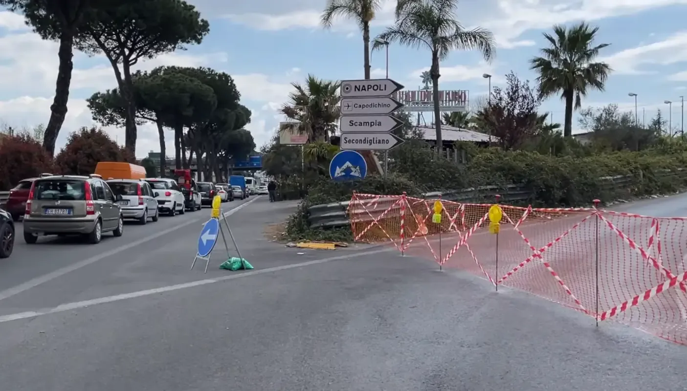 Asse mediano chiuso e traffico in tilt nella zona Nord di Napoli