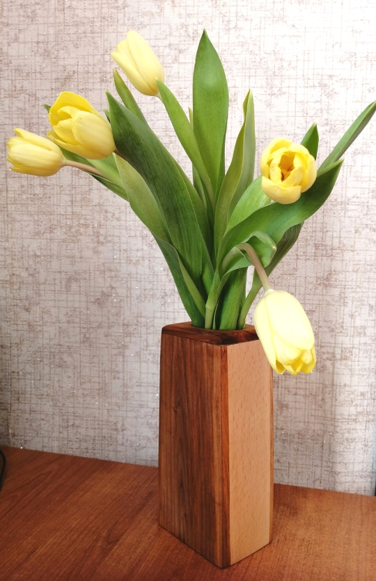 деревянная ваза для цветов