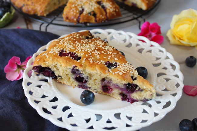 Vegan, αφράτα τυροψωμάκια με blueberries