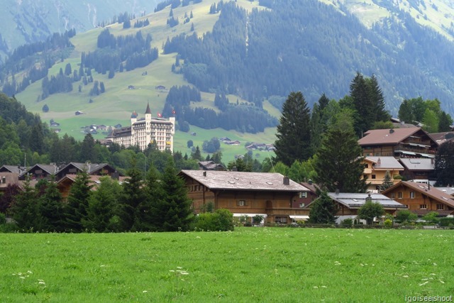 Walk from Gstaad to Saanen