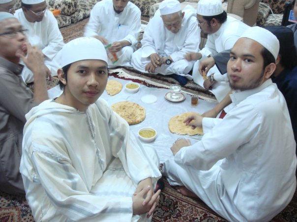 Pinkturtle2: Gambar Tok Guru Nik Aziz Bersama Pelajar 