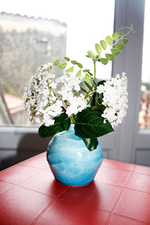 Fleurs des champs printanière dans petit vase vintage - La puce au grenier