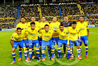 U. D. LAS PALMAS - Las Palmas de Gran Canaria, España - Temporada 2015-16 - Aythami, Vicente Gómez, Bigas, Castellano, Javi Varas y Jonathan Viera; David Simón, Araujo, Roque Mesa, Momo y Tana - U. D. LAS PALMAS 0 R. C. DEPORTIVO DE LA CORUÑA 2 (David Simón p.p. y Lucas Pérez) - 28/11/2015 - Liga de 1ª División, jornada 13 - Las Palmas de Gran Canaria, estadio Insular