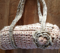 http://translate.googleusercontent.com/translate_c?depth=1&hl=es&rurl=translate.google.es&sl=en&tl=es&u=http://www.annoocrochet.com/2013/05/shabby-chic-handbag.html&usg=ALkJrhj1jsQWOPW2lKrsrl_tnMqwJlttnw