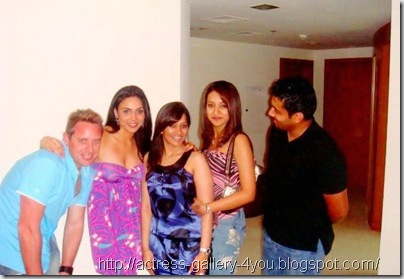 04trisha with her friends 050709