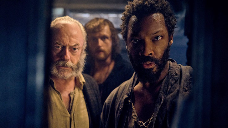 Liam Cunningham, Chris Walley e Corey Hawkins como Eliot, Abram e Clemens no filme 'Drácula: A Última Viagem do Demeter', de André Øvredal