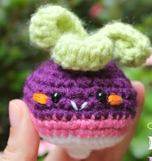 http://amigurumifood.blogspot.com.es/2013/01/little-radish-rabanito-amigurumi-free.html