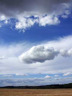 stunning cloud against stunning sky