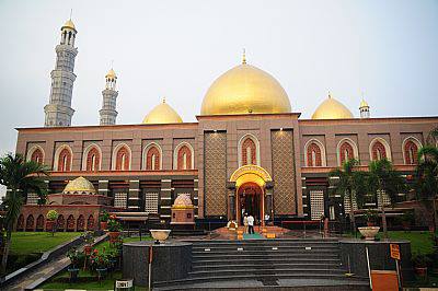 Mesjid Kubah  Emas  Dian Al Mahri Kota Depok  Masjid  