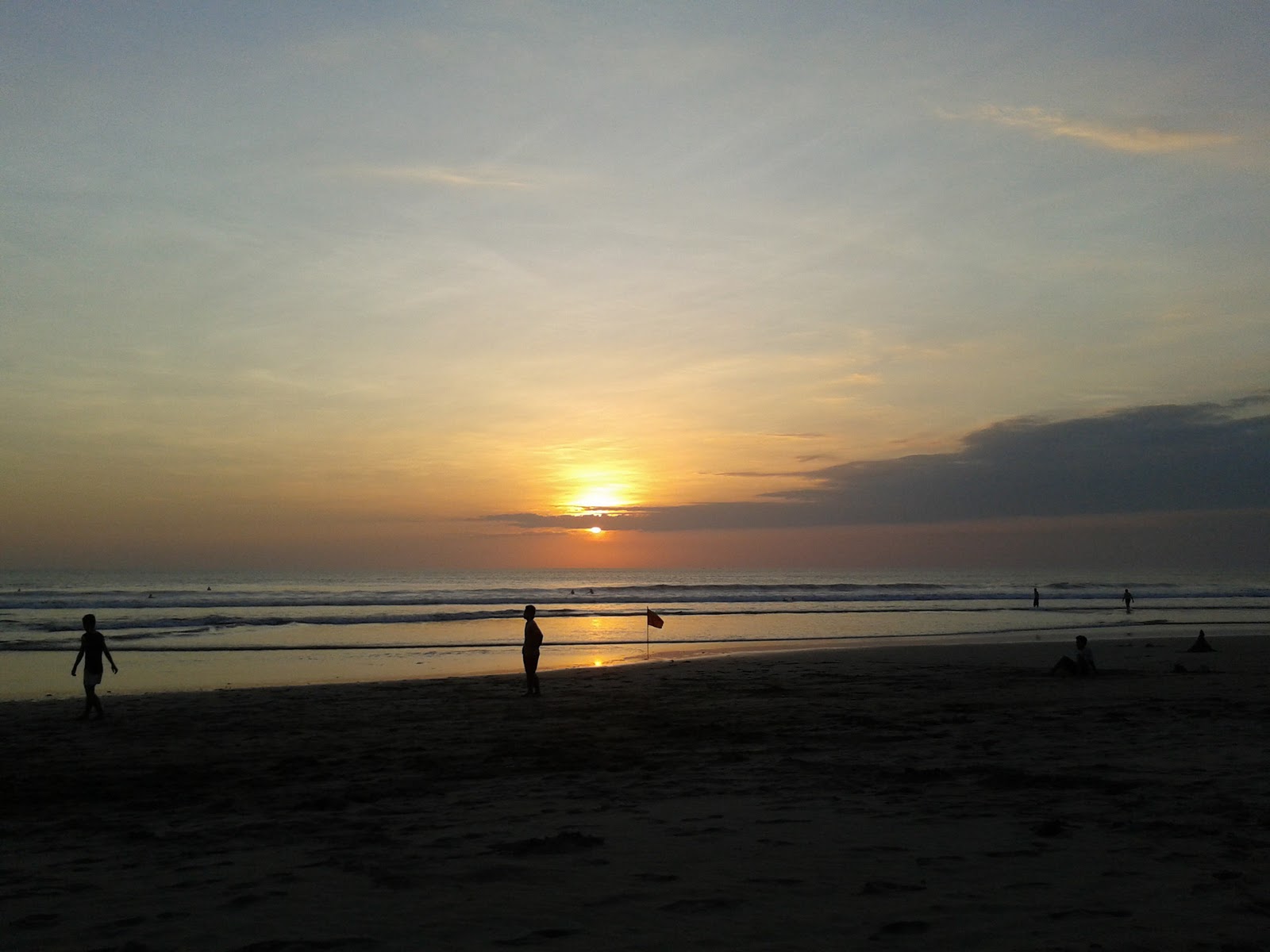 Foto foto Perjalanan Pemandangan  Pantai  Kuta Legian Bali