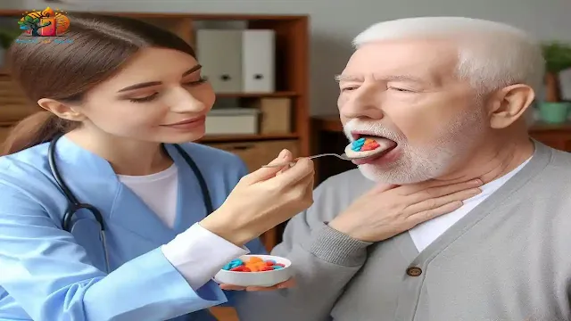 أخصائي نطق ولغة يساعد مسنًا في تمارين البلع كجزء من التعامل مع مشاكل البلع (عسر البلع)