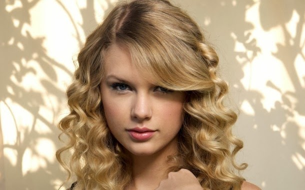  Taylor Swift, American Singer Celebrity Honour pictuer