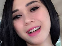 Cara Memakai Lipstik Sesuai Bentuk Bibir