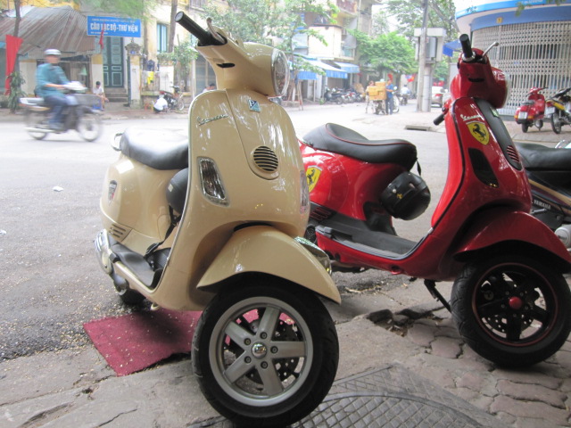 VESPA FERRARI F250 vs VESPA