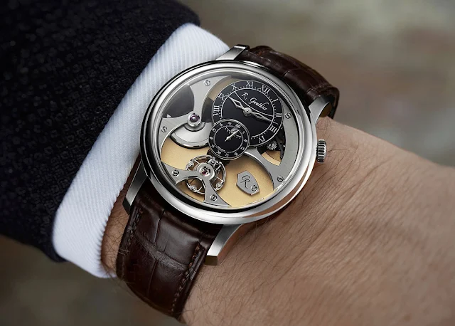 Romain Gauthier Insight Micro-Rotor wrist shot