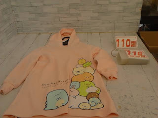 中古品　子供服　１１０ｃｍ　すみっコぐらしプリント×ピンク　長袖ワンピース　１１０円